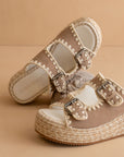 The Eugenia | Cedar Wood Embroidered Detail Raffia Platform Slide