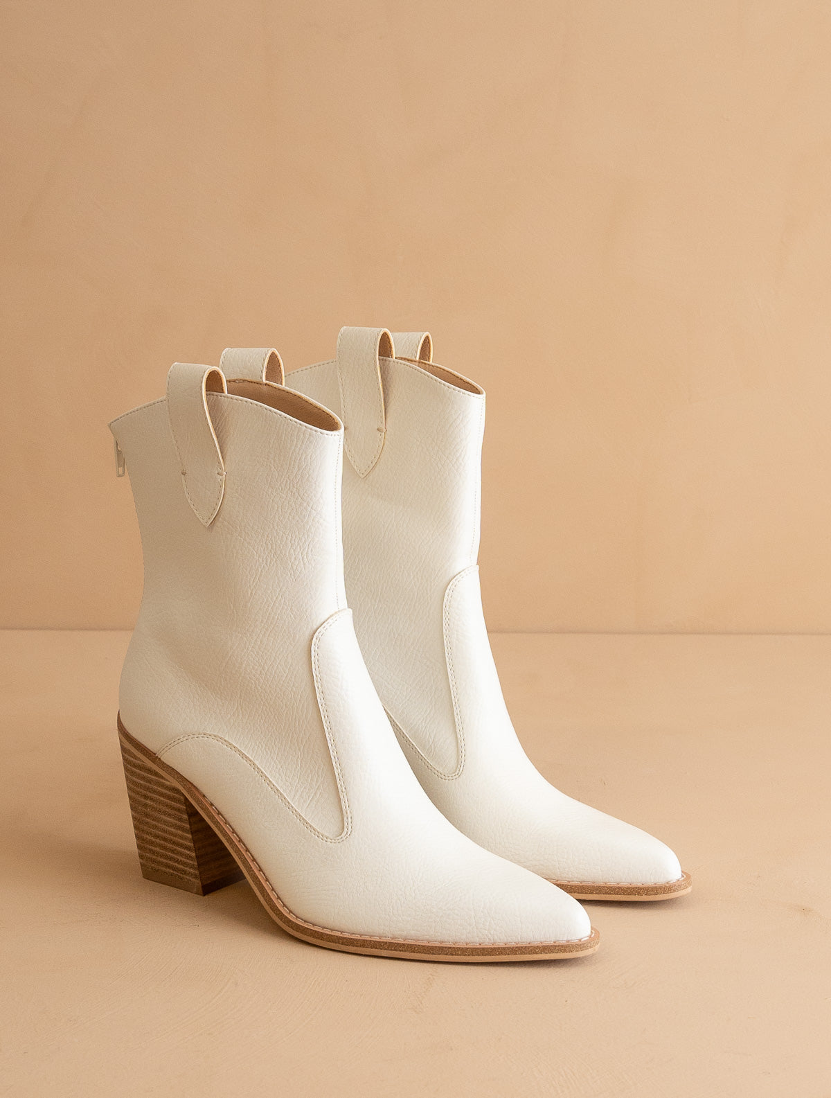 The Tara | White Two paneled western boot