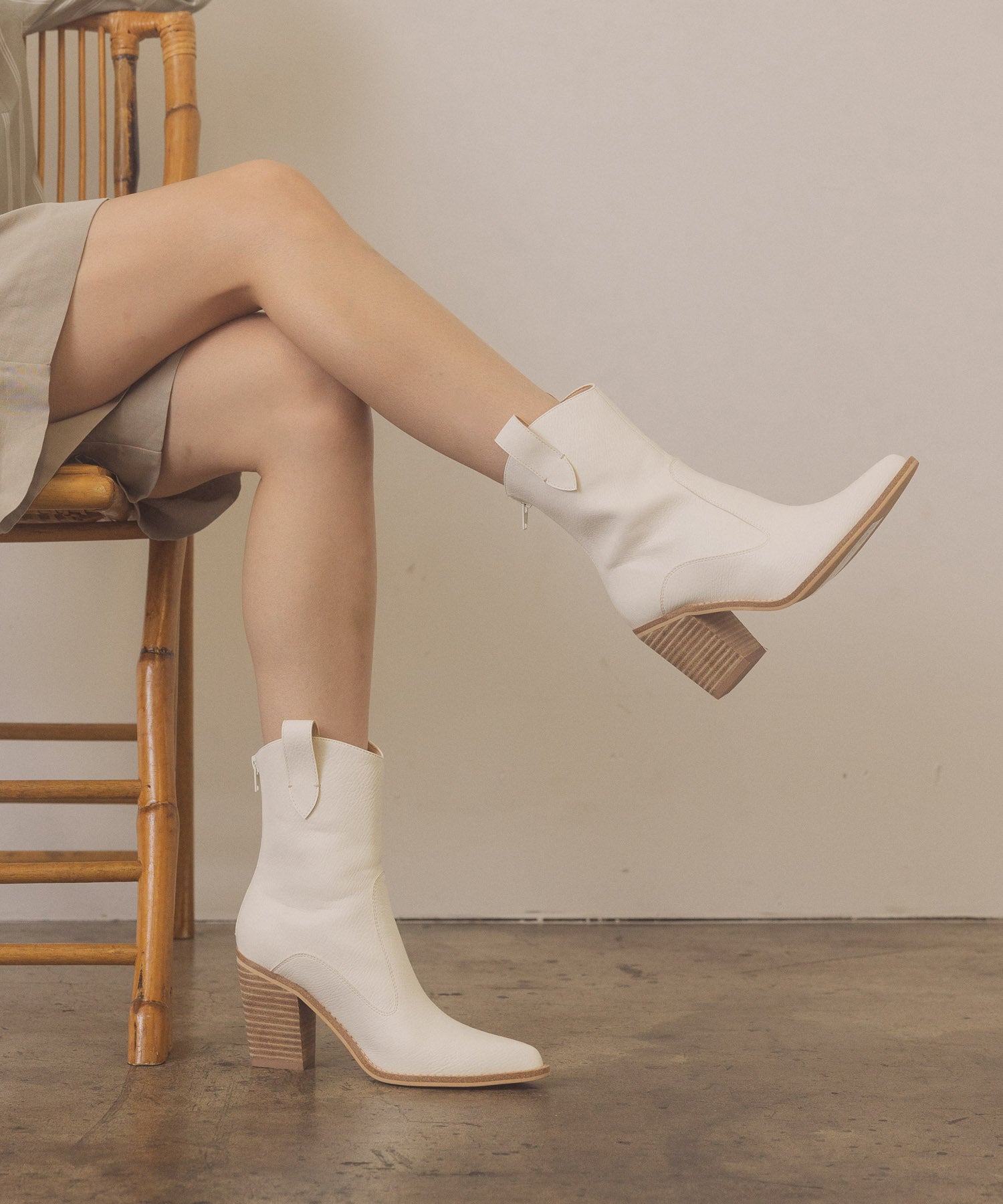 The Tara | White Two paneled western boot