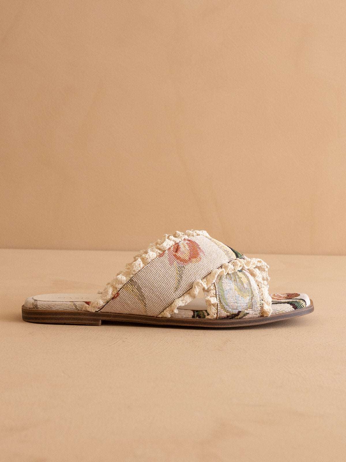 The Allie | Beige Lace Trim Cross Slide