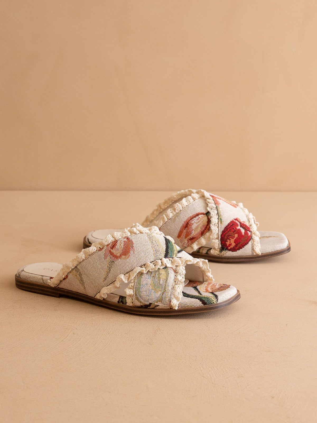 The Allie | Beige Lace Trim Cross Slide