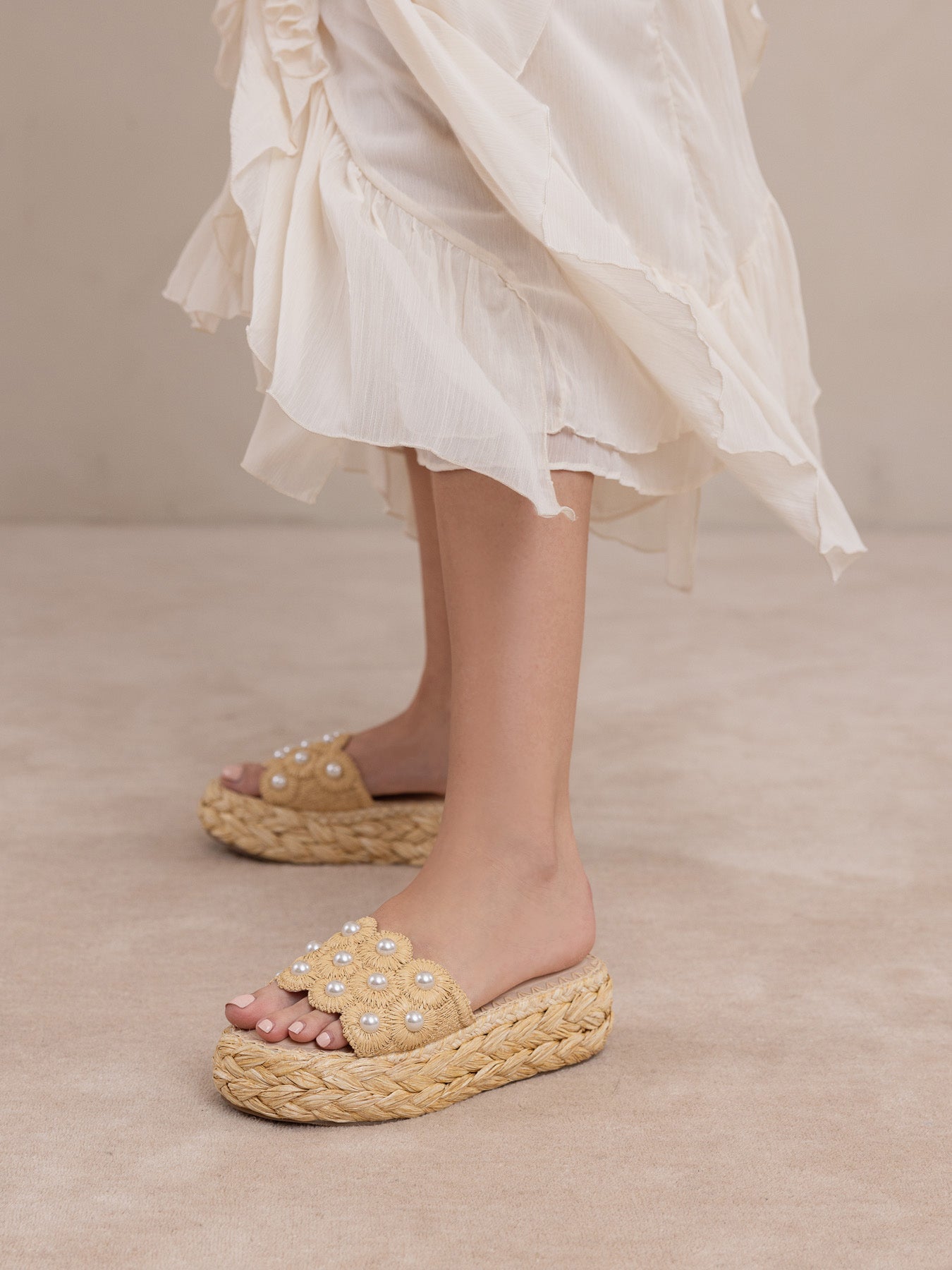 The Candice | Natural Floral Raffia Platform Slide