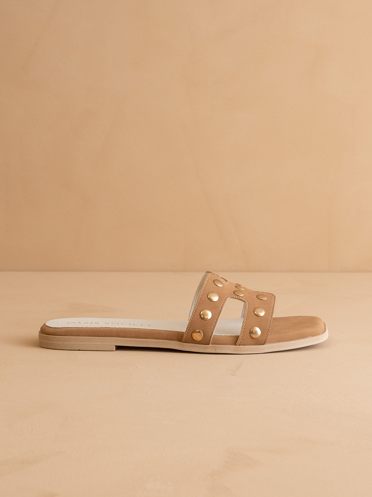 The Evelynne | Camel Studded H Band Slides