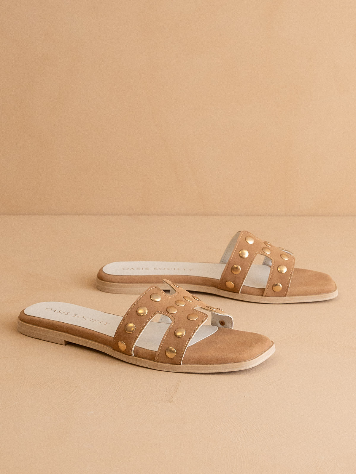 The Evelynne | Camel Studded H Band Slides