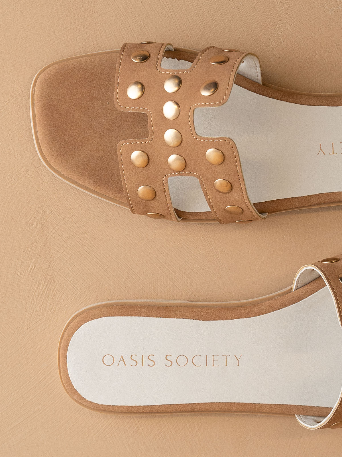 The Evelynne | Camel Studded H Band Slides