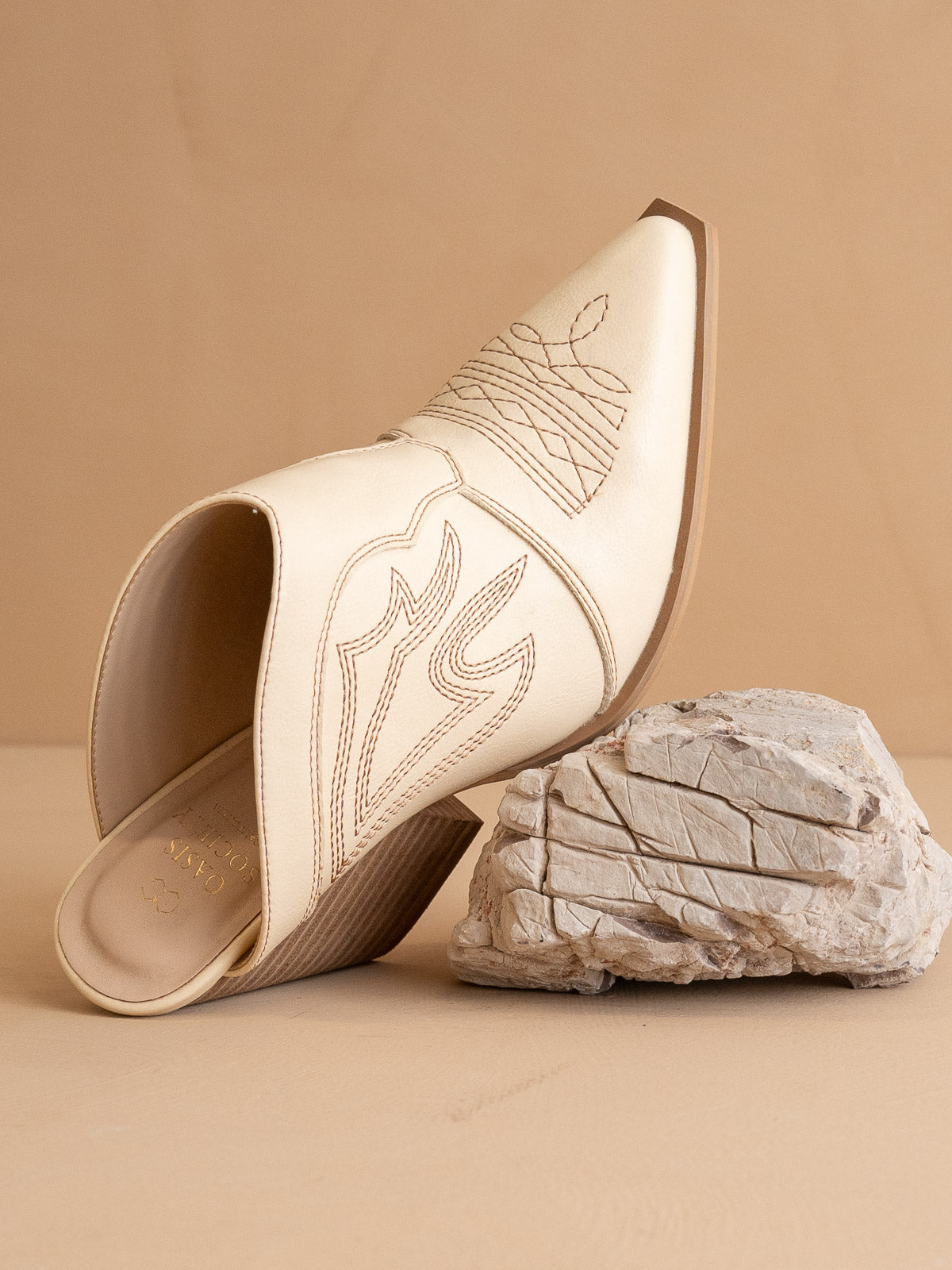 The Kiara | Off White Western Inspired Heeled Mule – Oasis Society