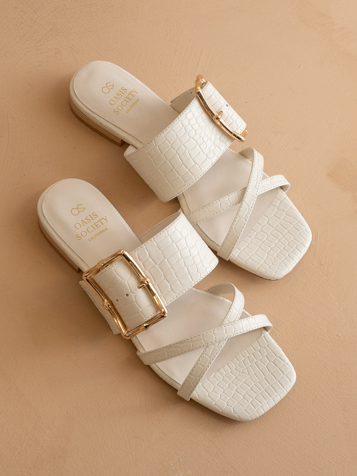The Penny | White Vacation Sandals With Buckle Detail