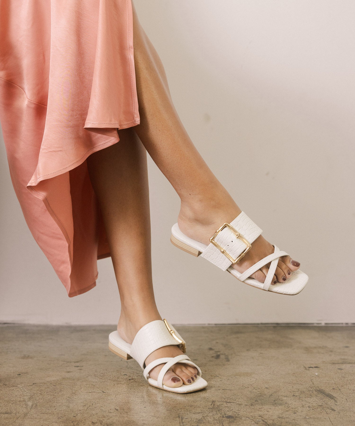 The Penny | White Vacation Sandals With Buckle Detail